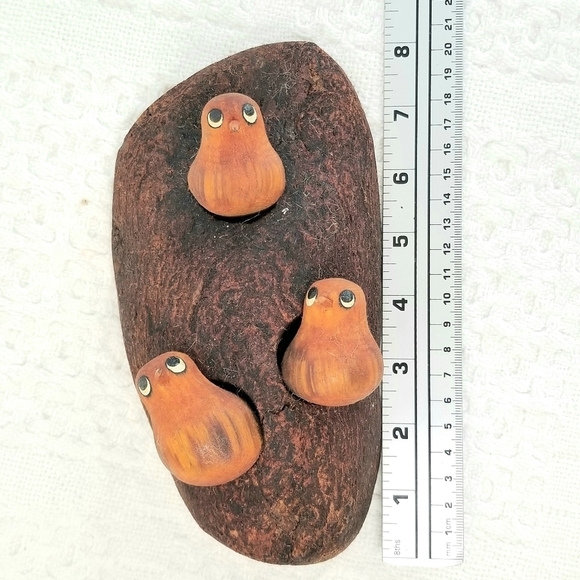 Rare Vintage Hanging Wooden Wall Decor with 3 Baby Birds Indoor Outdoor - Picture 2 of 9